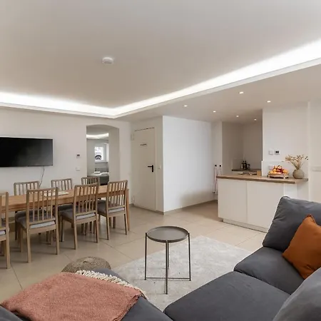 Spacious In Hemholtzkiez Prenzlauer Berg For 8 People Hiddenseer Apartman Berlin