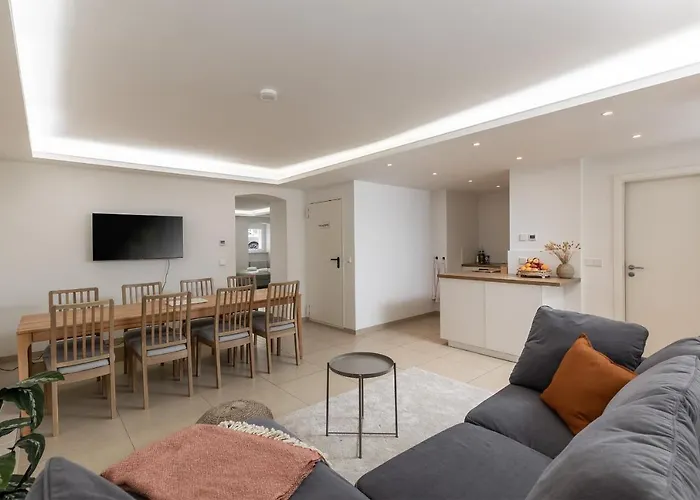 Spacious In Hemholtzkiez Prenzlauer Berg For 8 People Hiddenseer Apartman Berlin