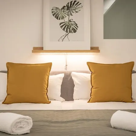 Spacious In Hemholtzkiez Prenzlauer Berg For 8 People Hiddenseer *