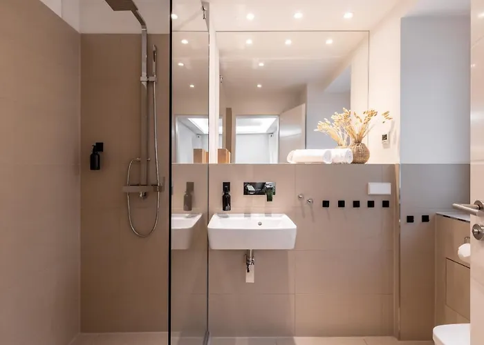 Spacious In Hemholtzkiez Prenzlauer Berg For 8 People Hiddenseer Апартаменты *