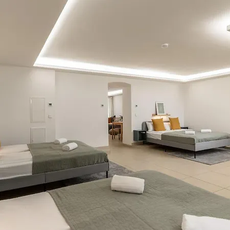 아파트 Spacious In Hemholtzkiez Prenzlauer Berg For 8 People Hiddenseer