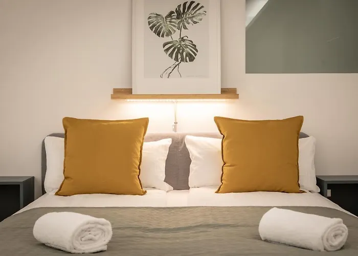 Spacious In Hemholtzkiez Prenzlauer Berg For 8 People Hiddenseer *