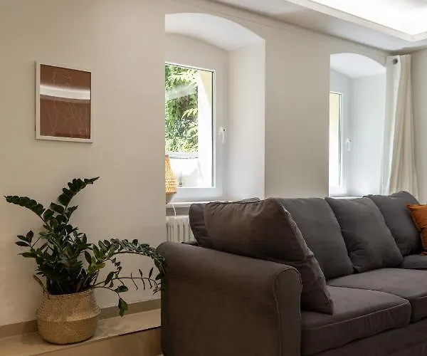 Spacious In Hemholtzkiez Prenzlauer Berg For 8 People Hiddenseer Апартаменты *