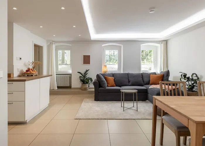 Daire Spacious In Hemholtzkiez Prenzlauer Berg For 8 People Hiddenseer