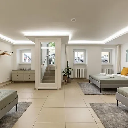 Spacious In Hemholtzkiez Prenzlauer Berg For 8 People Hiddenseer Lägenhet